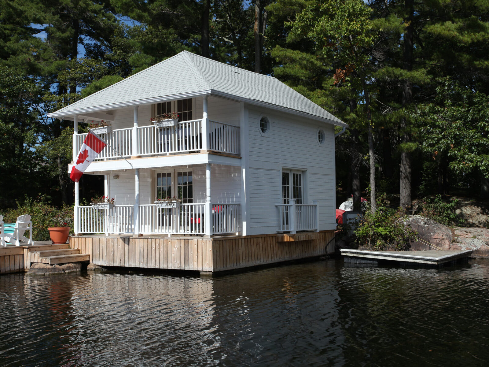 Classic Waterfront Boathouse, photo 4