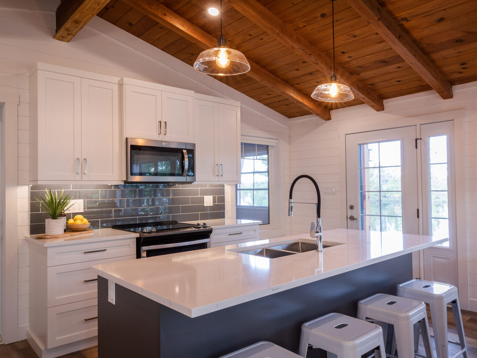 Hillside Lake Cottage, photo 4