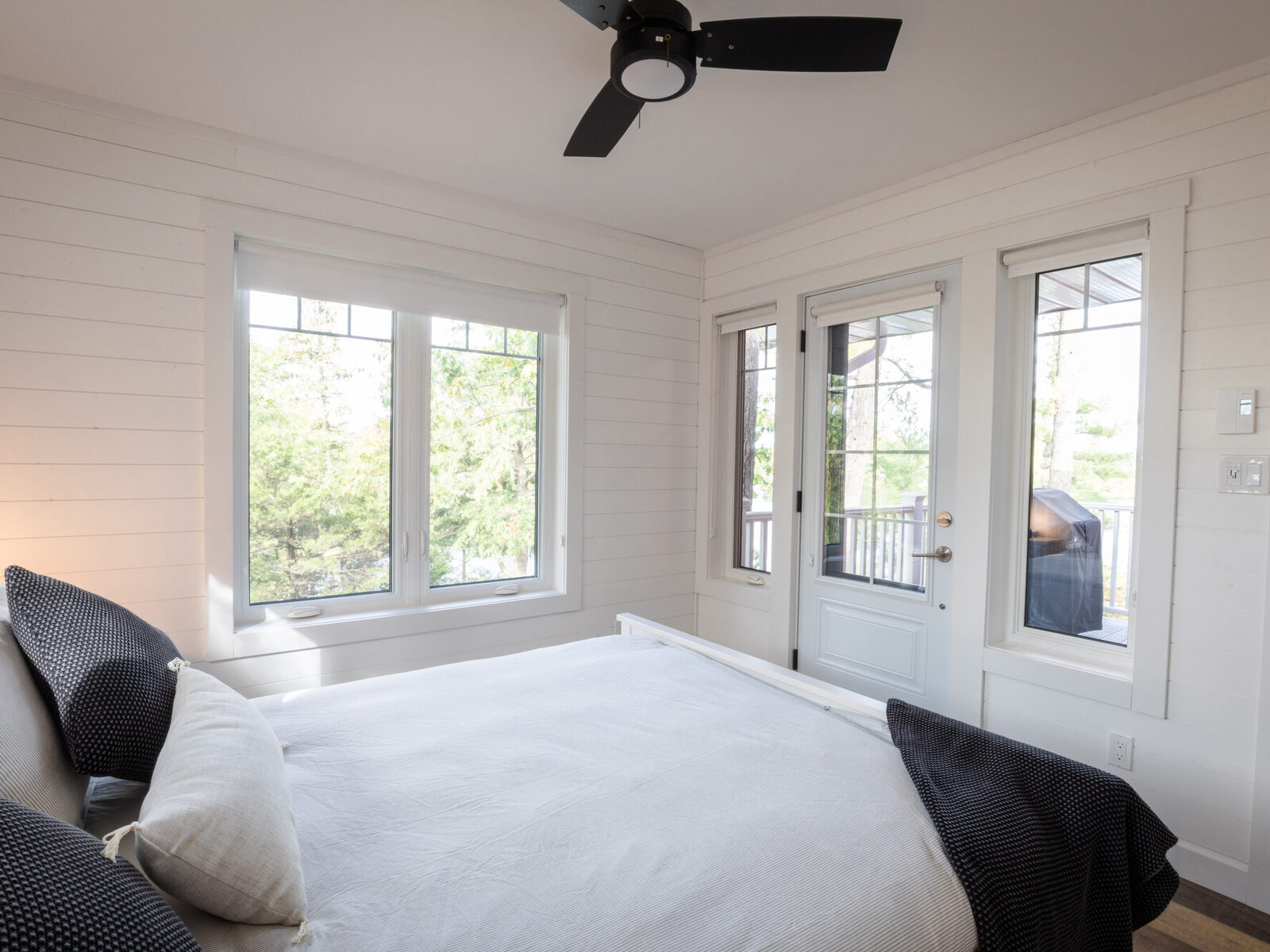 Hillside Lake Cottage, photo 7