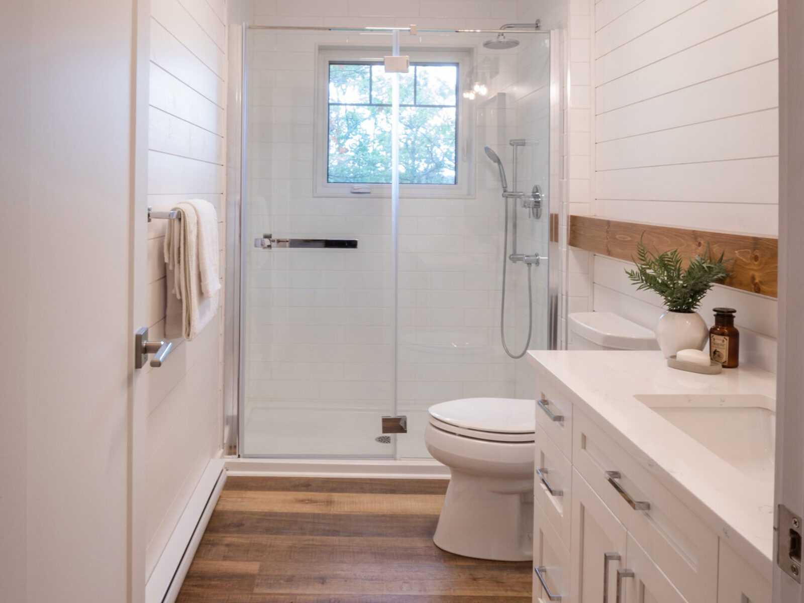Hillside Lake Cottage, photo 8