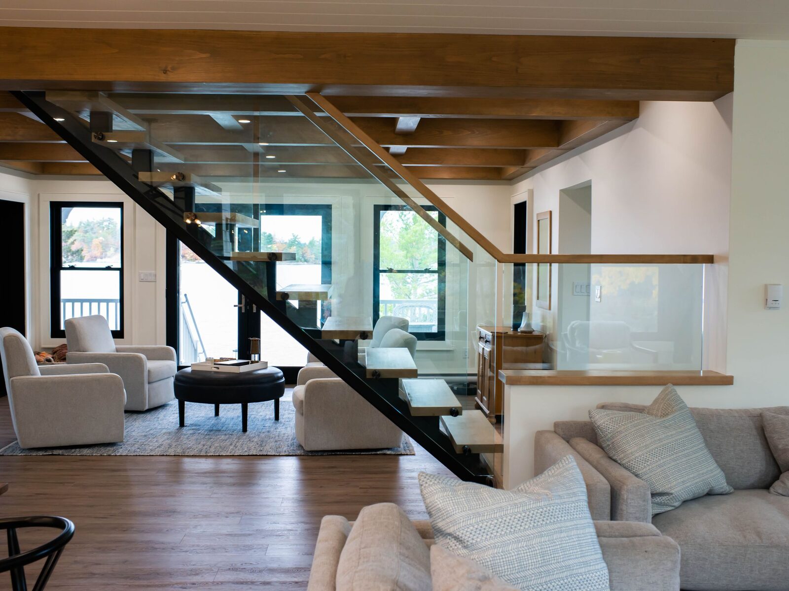 Lakefront Heritage-Inspired Custom Home, photo 4