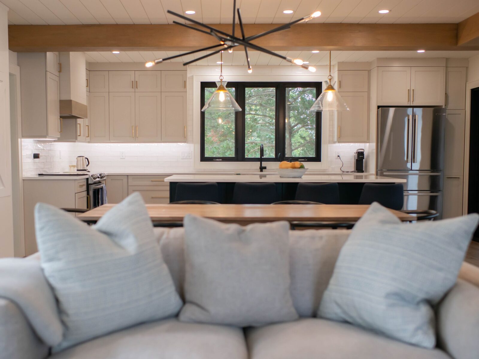Lakefront Heritage-Inspired Custom Home, photo 5
