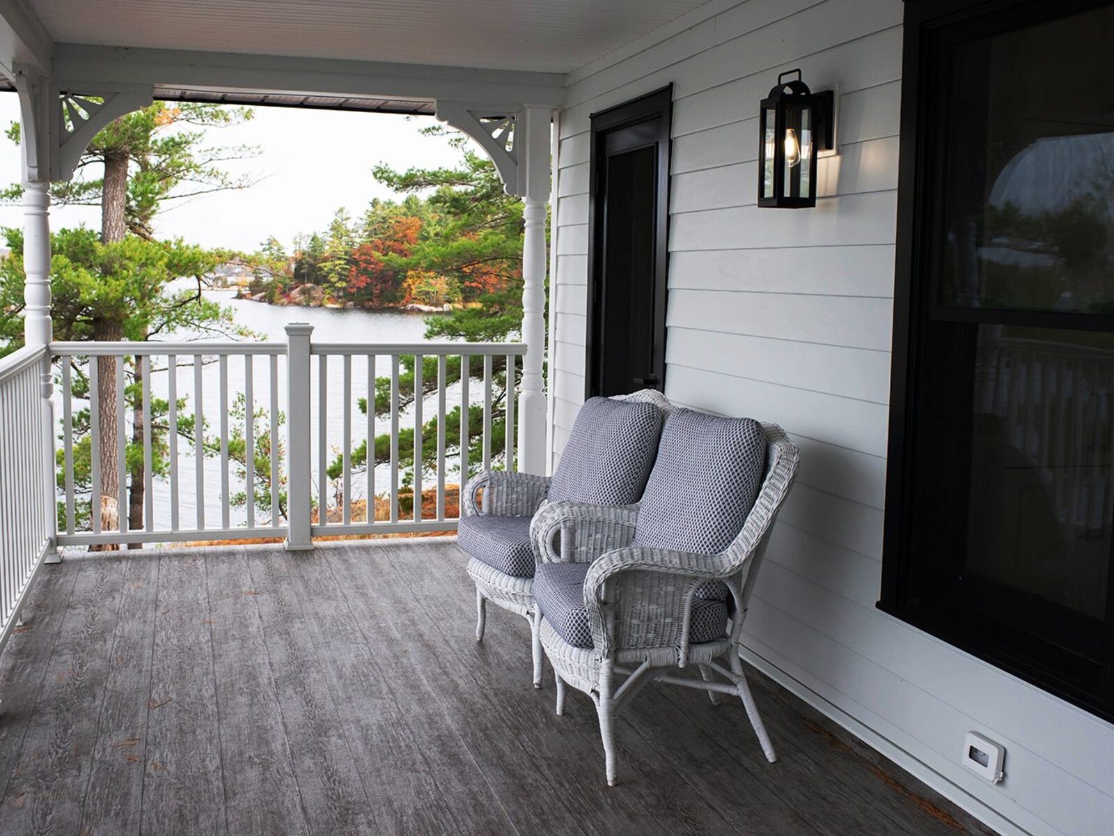Lakefront Heritage-Inspired Custom Home, photo 7