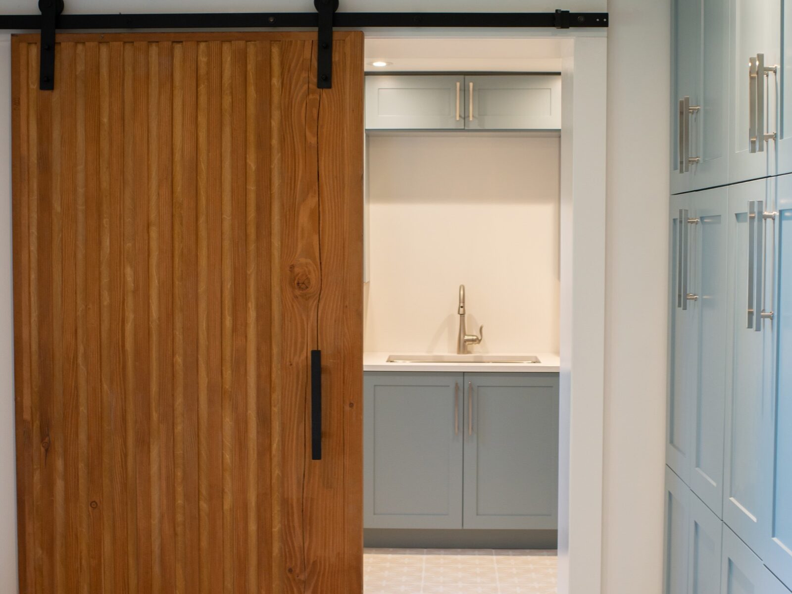 Modern Lakefront Family Retreat, photo 4