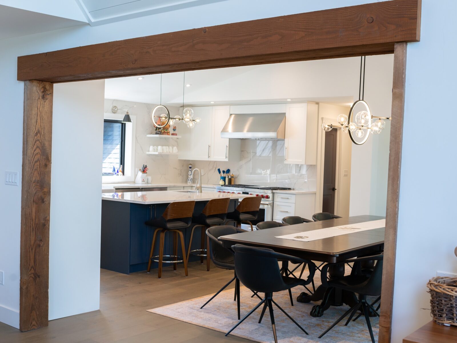 Modern Lakefront Family Retreat, photo 6