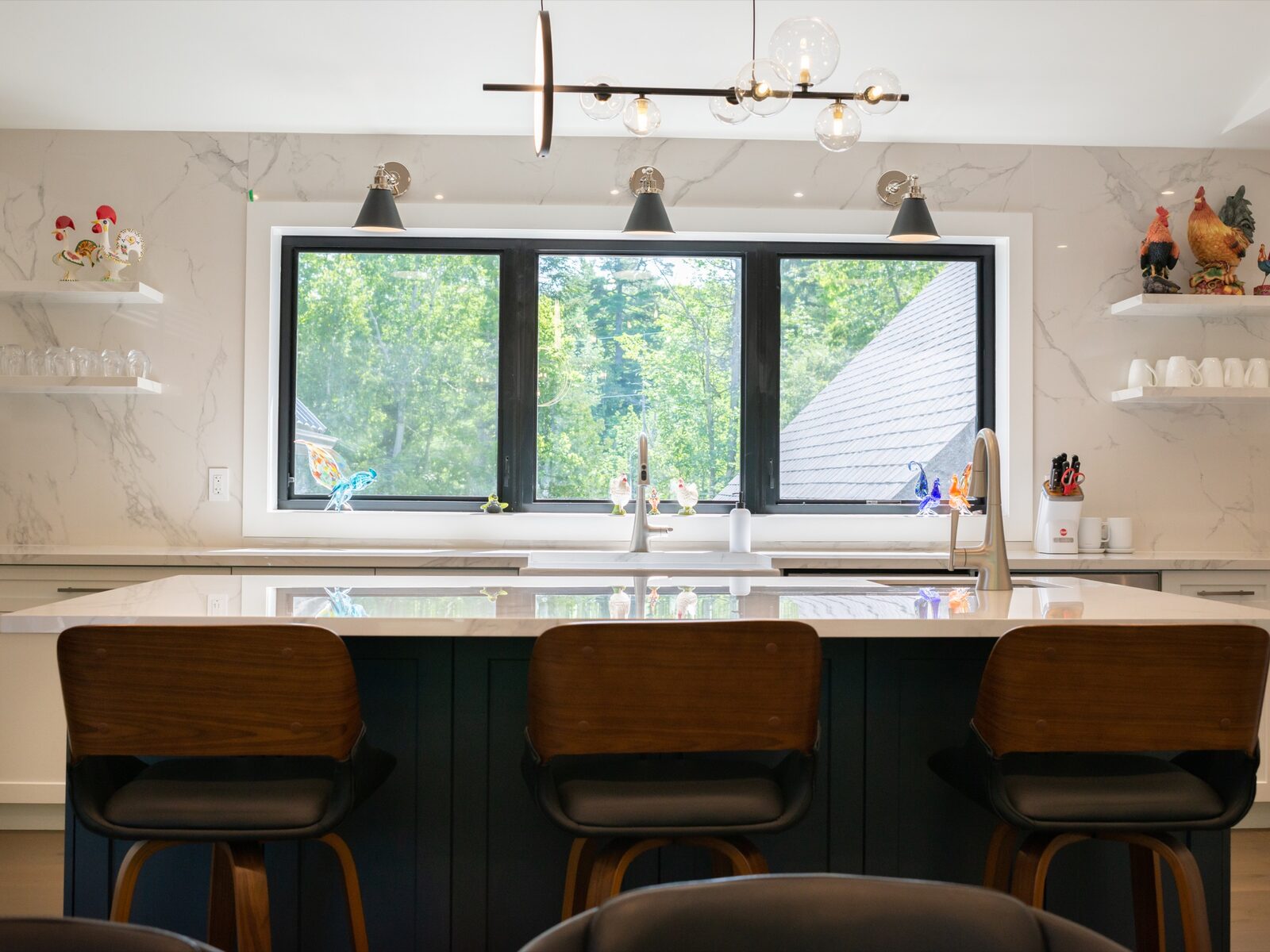 Modern Lakefront Family Retreat, photo 8