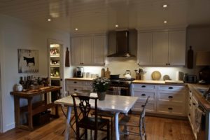Catchacoma cottage renovation - kitchen table