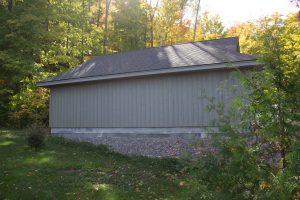 Buckhorn garage- lakeside exterior side